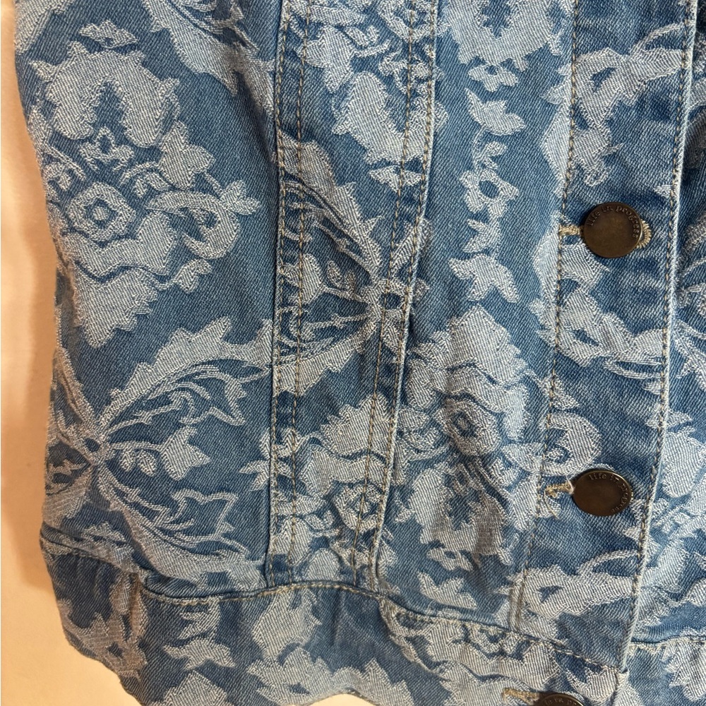 Denim Vest with Damask Pattern - Picture 2 of 4